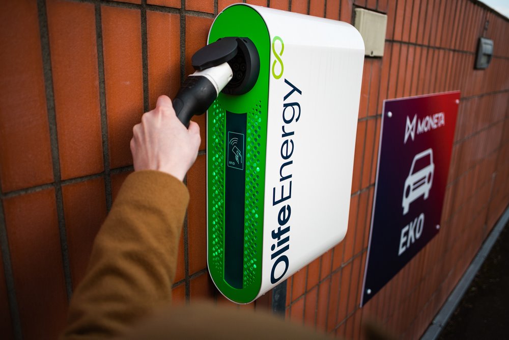 OlifeEnergy EV nabíječ elektromobilů BASE AC 2x 22kW, Doublebox, Type2, zásuvka, RFID, automód