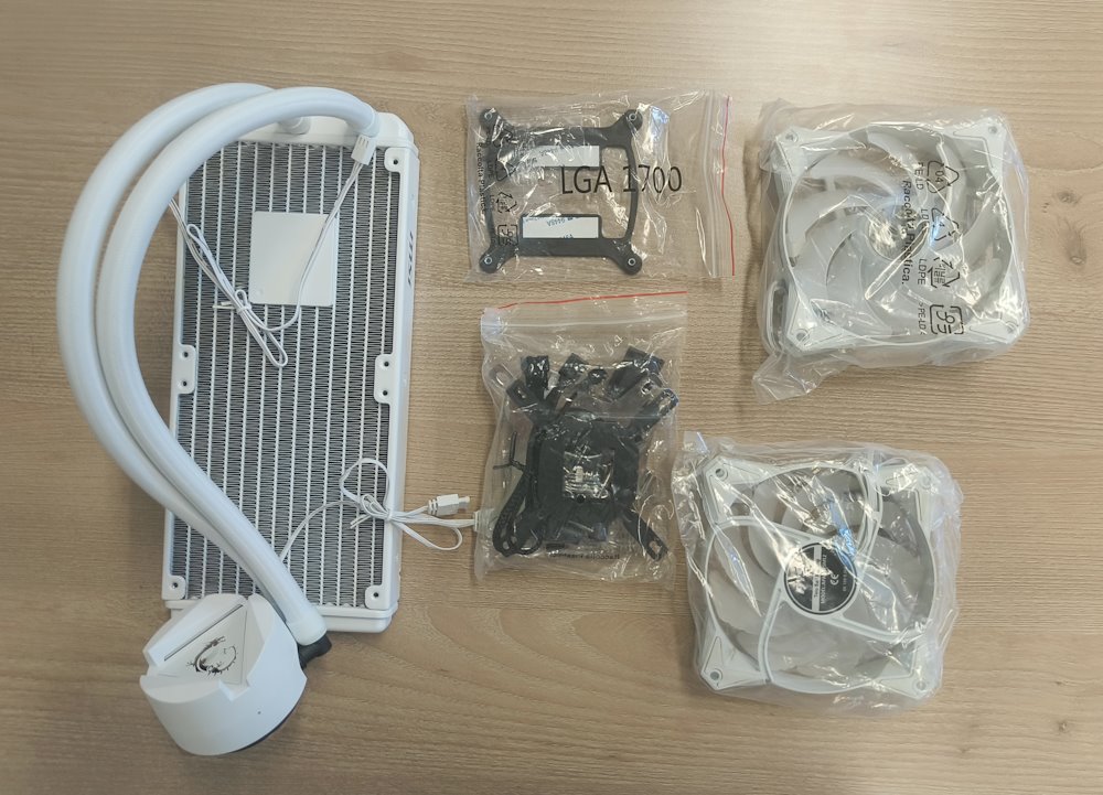 OPRAVENÉ - MSI vodní chladič CPU MAG CORELIQUID 240R V2 White/ bílý/ 2x 120mm ARGB fan/ podpora LGA1700