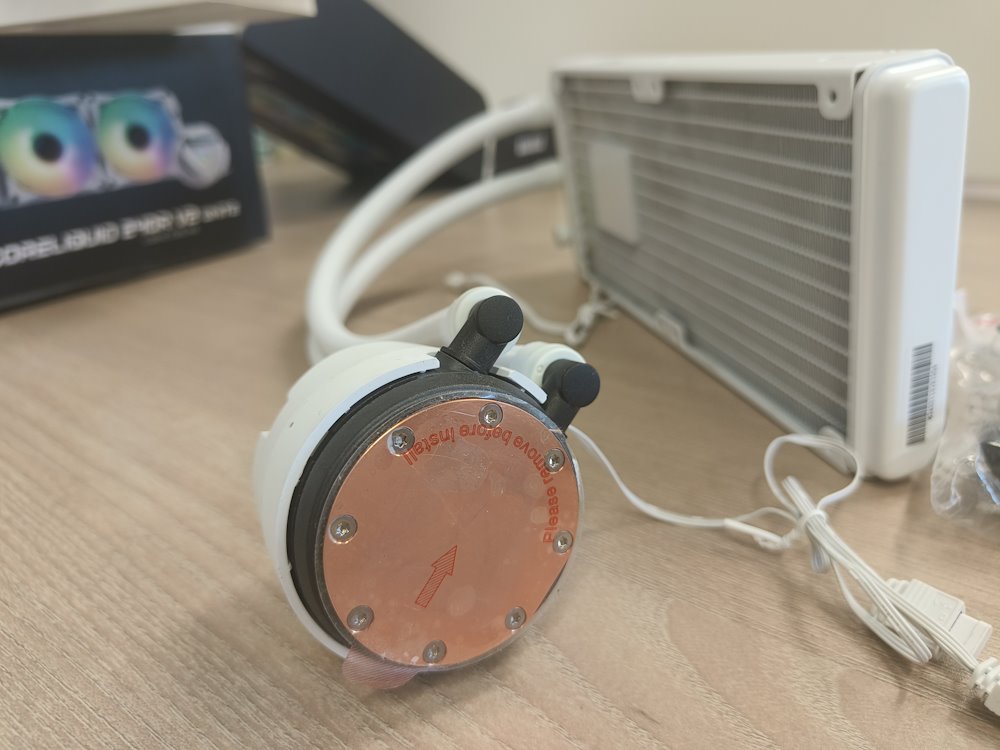 OPRAVENÉ - MSI vodní chladič CPU MAG CORELIQUID 240R V2 White/ bílý/ 2x 120mm ARGB fan/ podpora LGA1700