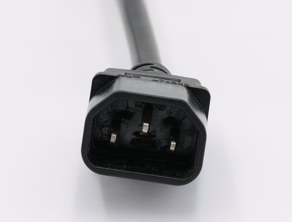 XtendLan propojovací kabel 230V C19 na C14, černý