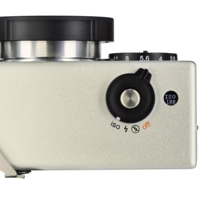 Rollei 35AF/ analog/ 35mm f/2.8 Objektiv/ blesk