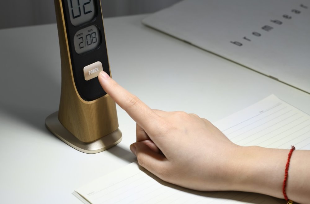 IMMAX LED stolní lampička WOOD s vestavěnou baterií/ CCT/ 5W/ 200lm/ stmívatelná/ imitace dřeva