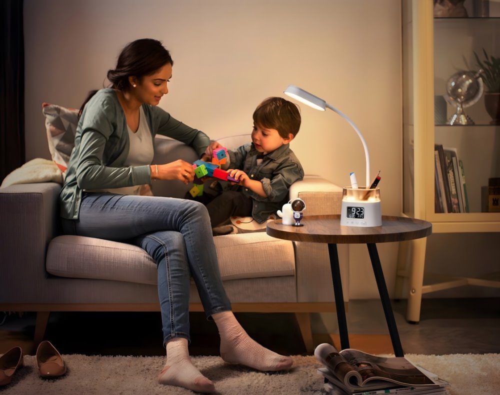 IMMAX LED stolní lampička FRESHMAN s RGB podsvícením/ 10W/ 350lm/ 5V/2A/ držák na tužky/ bílá