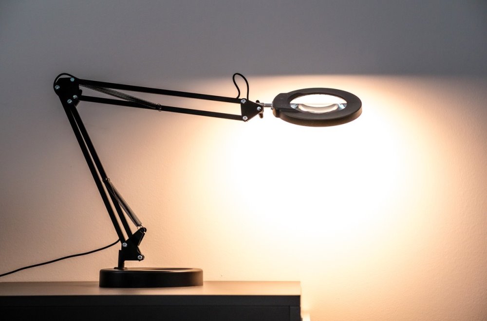 IMMAX LED stolní lampička ZOOM/ s lupou/ 12W/ 5V/2A/ stmívatelná/ černá