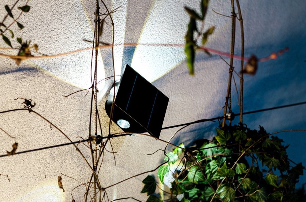 IMMAX WALL venkovní solární nástěnné LED osvětlení se světelným čidlem, 2W