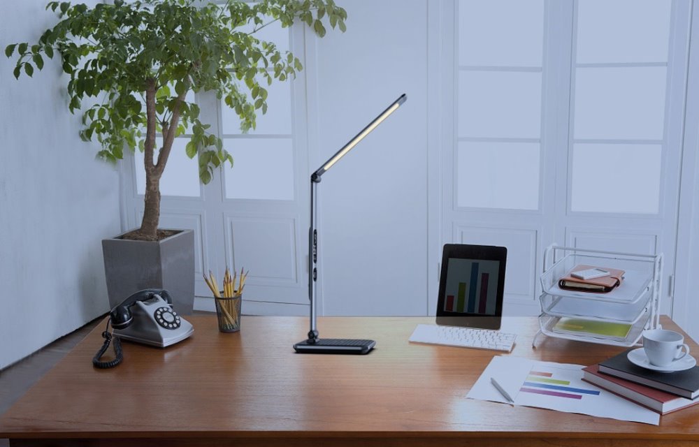 IMMAX LED stolní lampička Heron 2/ Qi nabíjení/ 8,5W/ 504lm/ DC 12V/2,5A/ stmívatelná/ sklápěcí rameno/ stříbrná