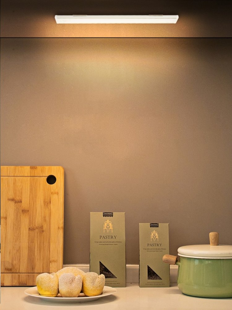 IMMAX LED interierové světlo CABINET-4/ 1,5W/ 85lm/ 4000K/ 300 x 40 x 9mm/ micro USB/ PIR senzor