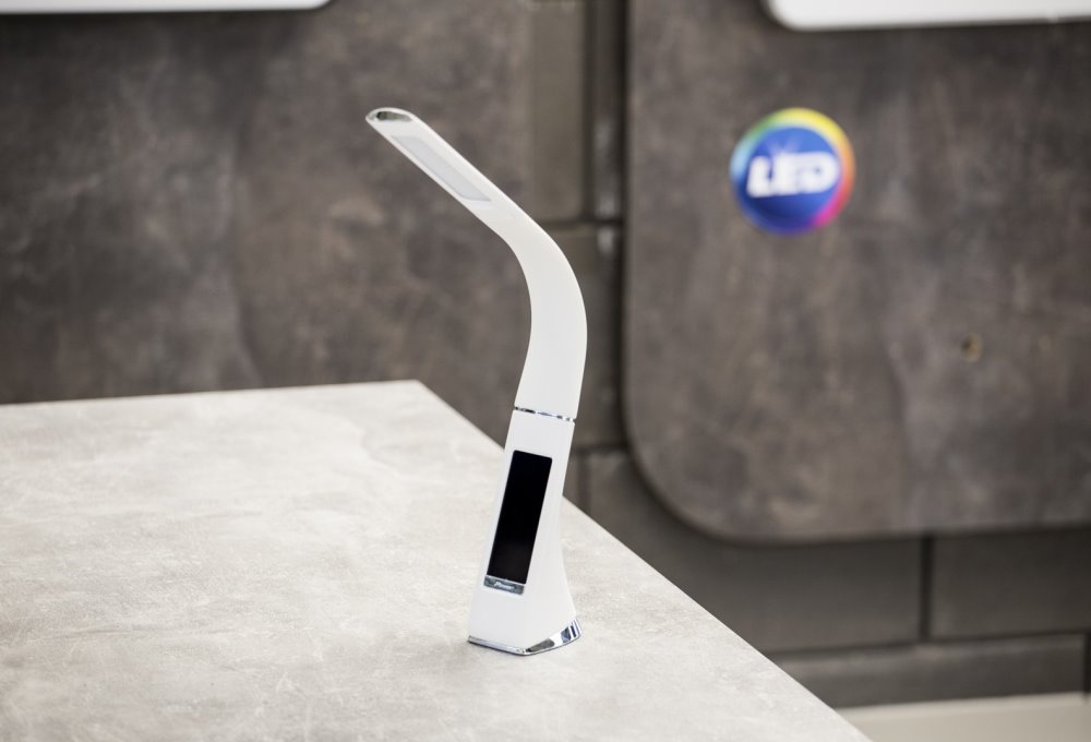 IMMAX LED stolní lampička Leather/ 6,5W/ 300lm/ 5V/1A/ 3 barvy světla/ flexibilní rameno/ možnost vypnutí LCD/ USB/ bílá