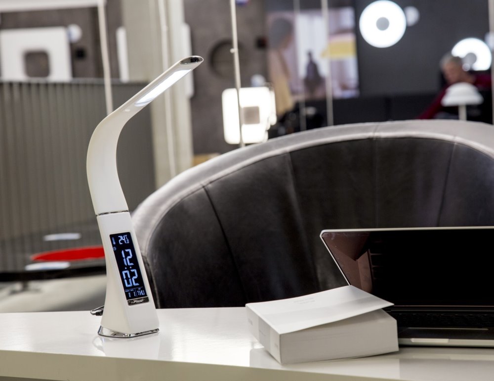 IMMAX LED stolní lampička Leather/ 6,5W/ 300lm/ 5V/1A/ 3 barvy světla/ flexibilní rameno/ možnost vypnutí LCD/ USB/ bílá