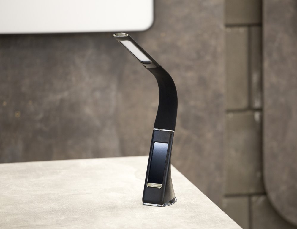 IMMAX LED stolní lampička Leather/ 6,5W/ 300lm/ 5V/1A/ 3 barvy světla/ flexibil. rameno/ možnost vypnutí LCD/ USB/ černá