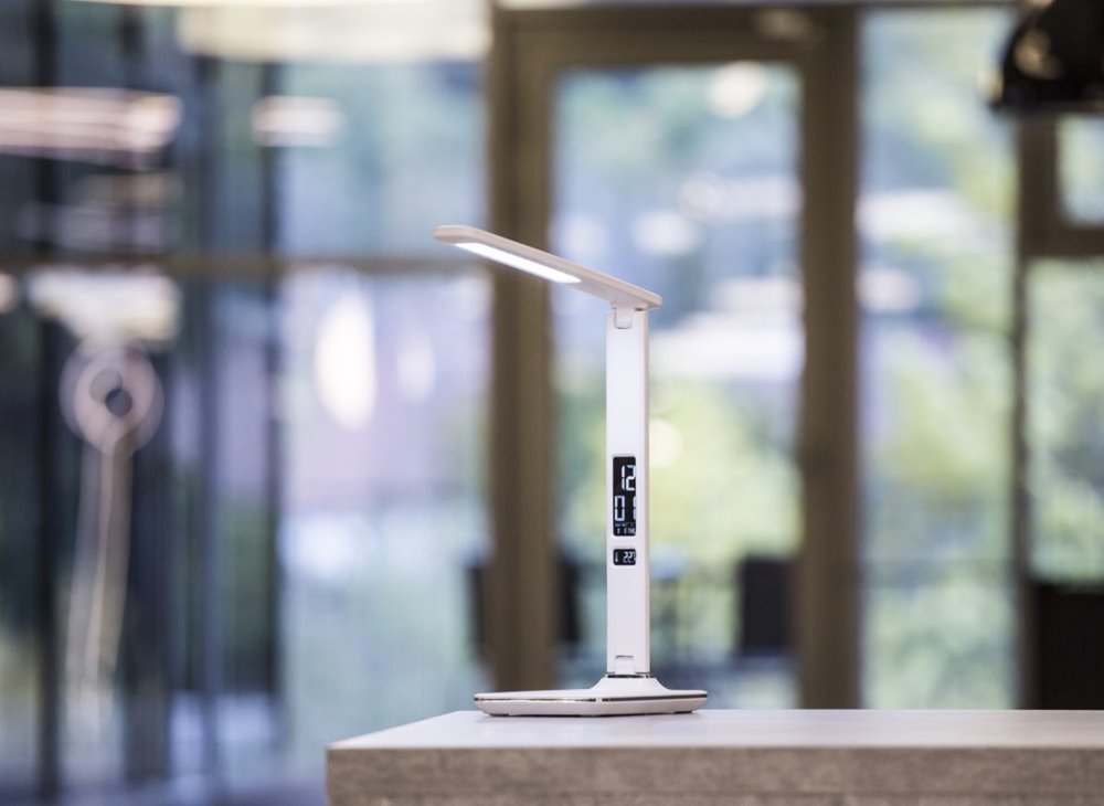 IMMAX LED stolní lampička Kingfisher/ 9W/ 450lm/ 12V/1A/ 3 různé barvy světla/ sklápěcí rameno/ USB/ bílá