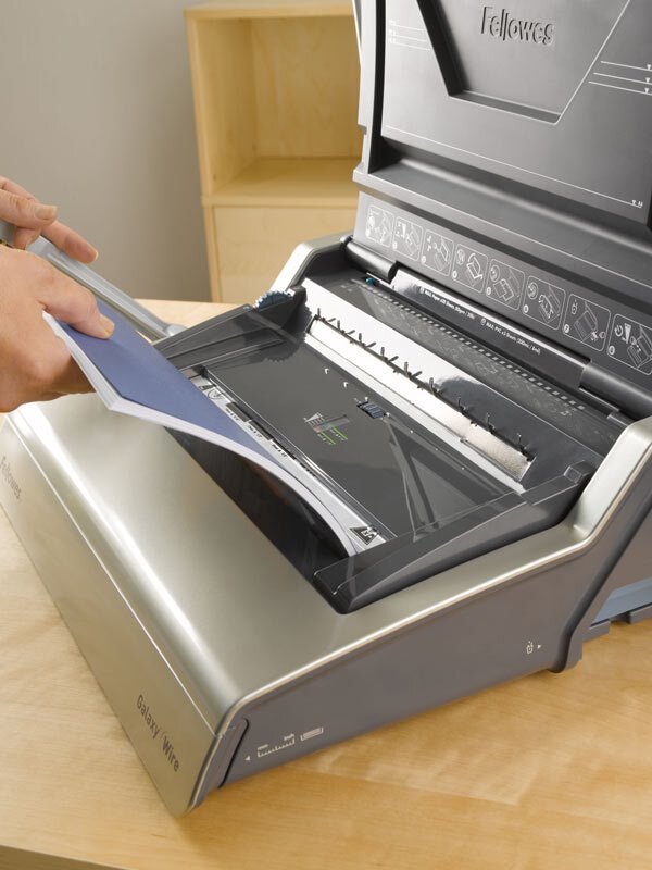 FELLOWES vazač GALAXY Wire/ pracovní šířka 300 mm/ rozteč ok 3/1"/ děrovací kapacita 20 listů/ A4/ rozměr děr 4×3 mm