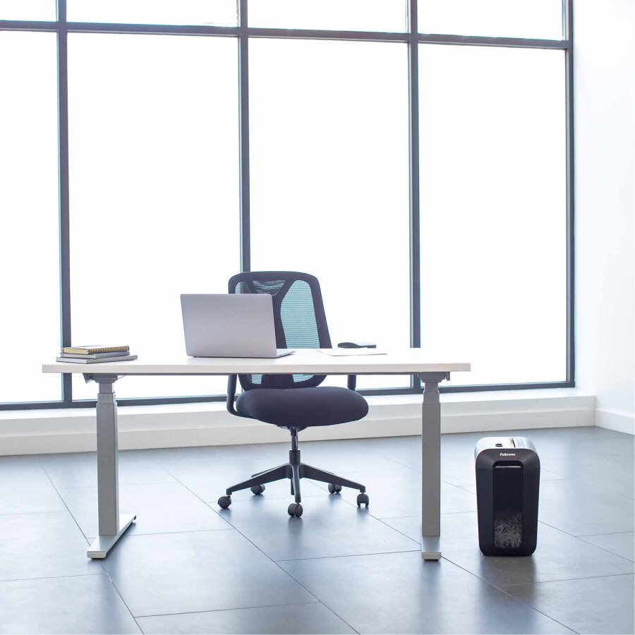 FELLOWES skartovač LX 65/ křížový řez 4x40mm/ objem koše 22 l/ stupeň utajení P-4 (důvěrné)/ černý