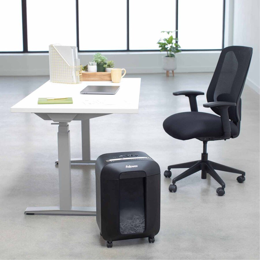 FELLOWES skartovač LX 85/ křížový řez 4x40mm/ objem koše 19 l/ stupeň utajení P-4 (důvěrné)/ černý