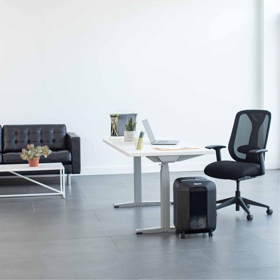 FELLOWES skartovač LX 85/ křížový řez 4x40mm/ objem koše 19 l/ stupeň utajení P-4 (důvěrné)/ černý