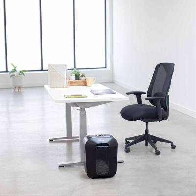 FELLOWES skartovač LX 45/ křížový řez 4x37mm/ objem koše 17 l/ stupeň utajení P-4 (důvěrné)/ černý