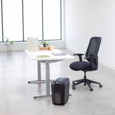 FELLOWES skartovač LX 65/ křížový řez 4x40mm/ objem koše 22 l/ stupeň utajení P-4 (důvěrné)/ černý