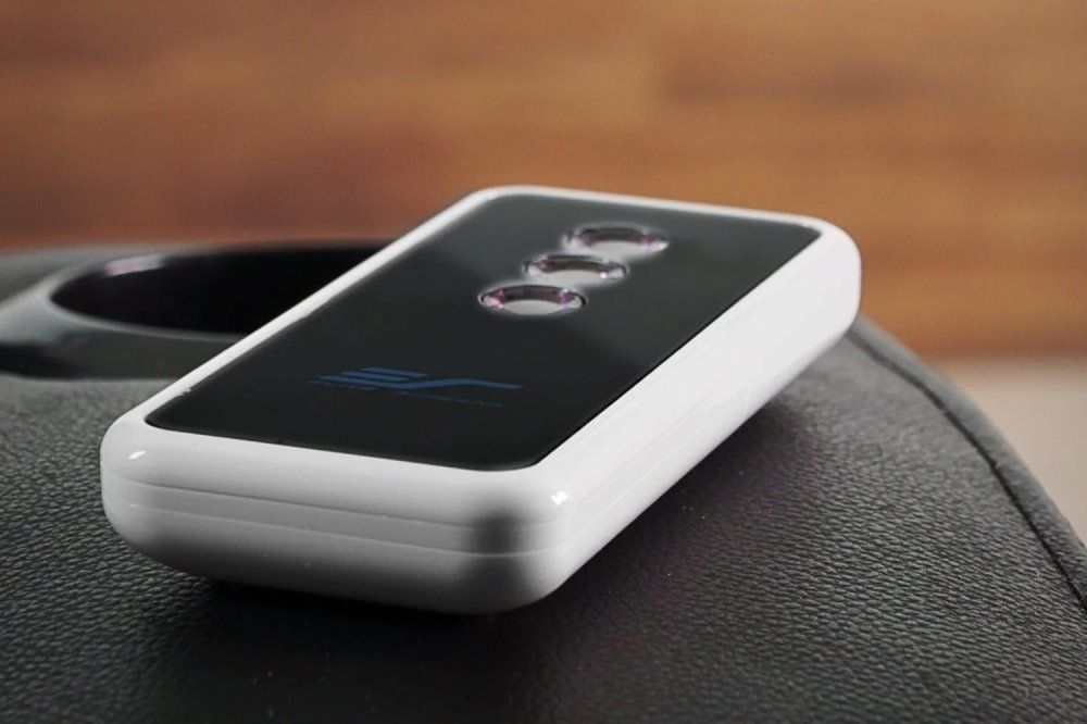 ELITE SCREENS plátno elektrické motorové 135" (342,9cm)/ 16:9/168,1×298,9cm/ hliníkový case bílý/ 12" drop/ Acoustic 4K