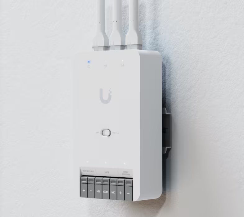 Ubiquiti UniFi Access Door Hub Mini - Rozbočovač, 2x PoE Out, 1x výstup 12V nebo Dry, 2x vstup senzor/tlačítko, 1x PoE++