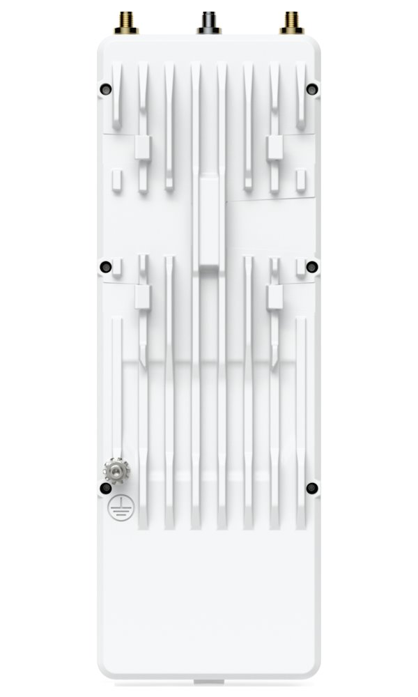 Ubiquiti UISP Wave MLO5 - 5GHz rádio pro PtP spoje, MLO, 4096QAM, SFP+ port, propustnost 5+ Gbps