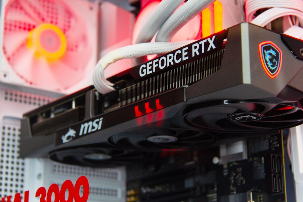 HAL3000 Master Gamer Ultimate-K White / Intel Core Ultra 7 265KF/ 32GB DDR5/ RTX 5080/ 2TB PCIe4 SSD/ WiFi/ W11