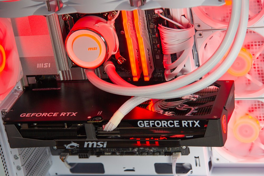 HAL3000 Master Gamer Ultimate-K White / Intel Core Ultra 7 265KF/ 32GB DDR5/ RTX 5080/ 2TB PCIe4 SSD/ WiFi/ W11