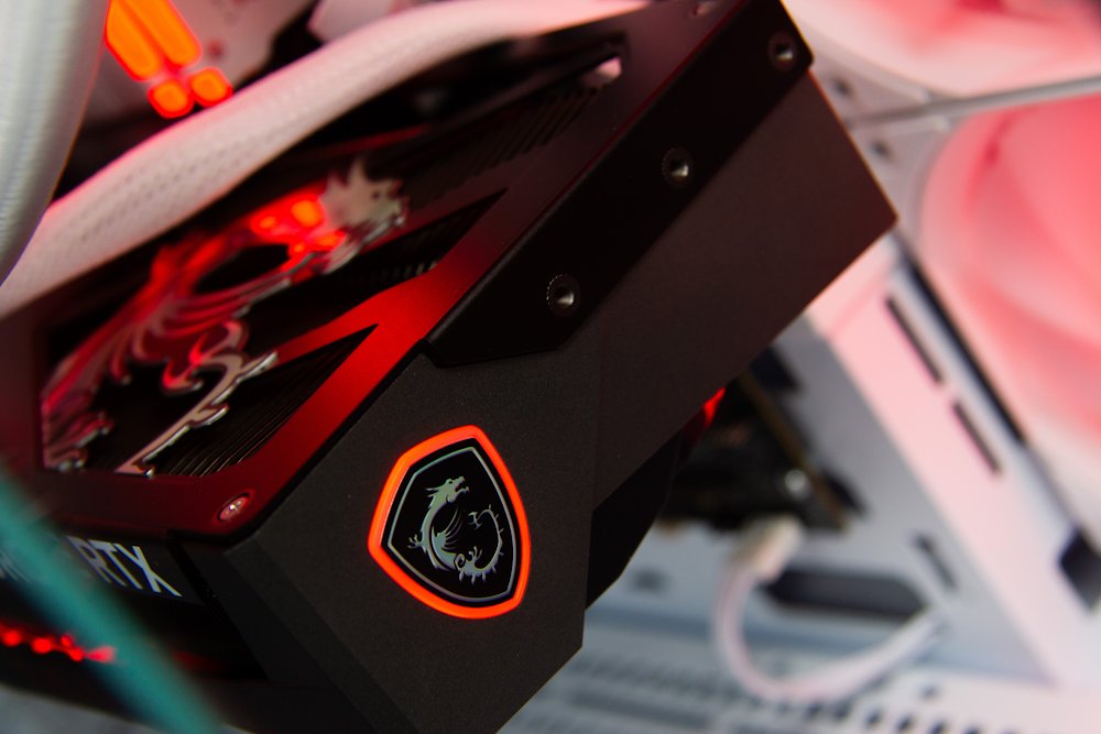 HAL3000 Master Gamer Ultimate-K White / Intel Core Ultra 7 265KF/ 32GB DDR5/ RTX 5080/ 2TB PCIe4 SSD/ WiFi/ W11