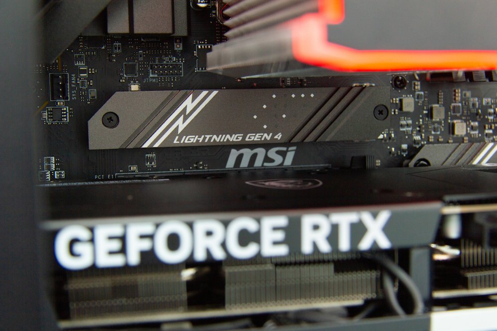 HAL3000 Alfa Gamer Pro Ti / AMD Ryzen 7 7800X3D/ 32GB DDR5/ RTX 5070 Ti/ 2TB PCIe4 SSD/ WiFi/ W11