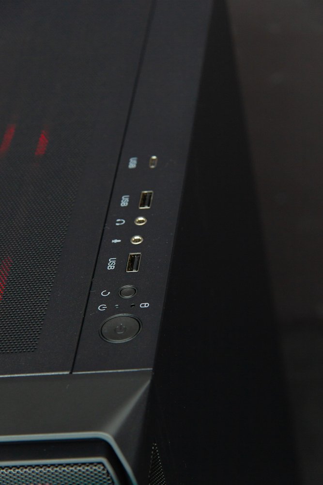 HAL3000 Alfa Gamer Pro Ti / AMD Ryzen 7 7800X3D/ 32GB DDR5/ RTX 5070 Ti/ 2TB PCIe4 SSD/ WiFi/ W11