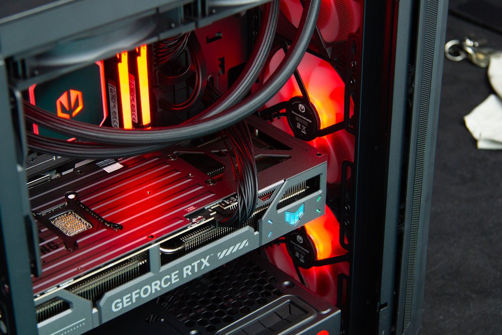 HAL3000 Alfa Gamer Elite Ti / AMD Ryzen 7 9800X3D/ 32GB DDR5/ RTX 5070 Ti/ 2TB PCIe4 SSD/ WiFi/ W11