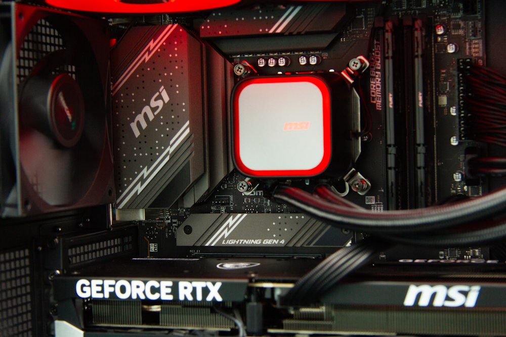 HAL3000 Master Gamer Elite Ti / Intel i7-14700F/ 32GB DDR5/ RTX 5070 Ti/ 2TB PCIe4 SSD/ WiFi/ W11