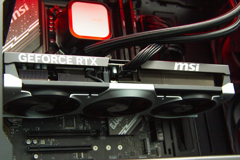 HAL3000 Master Gamer Elite Ti / Intel i7-14700F/ 32GB DDR5/ RTX 5070 Ti/ 2TB PCIe4 SSD/ WiFi/ W11