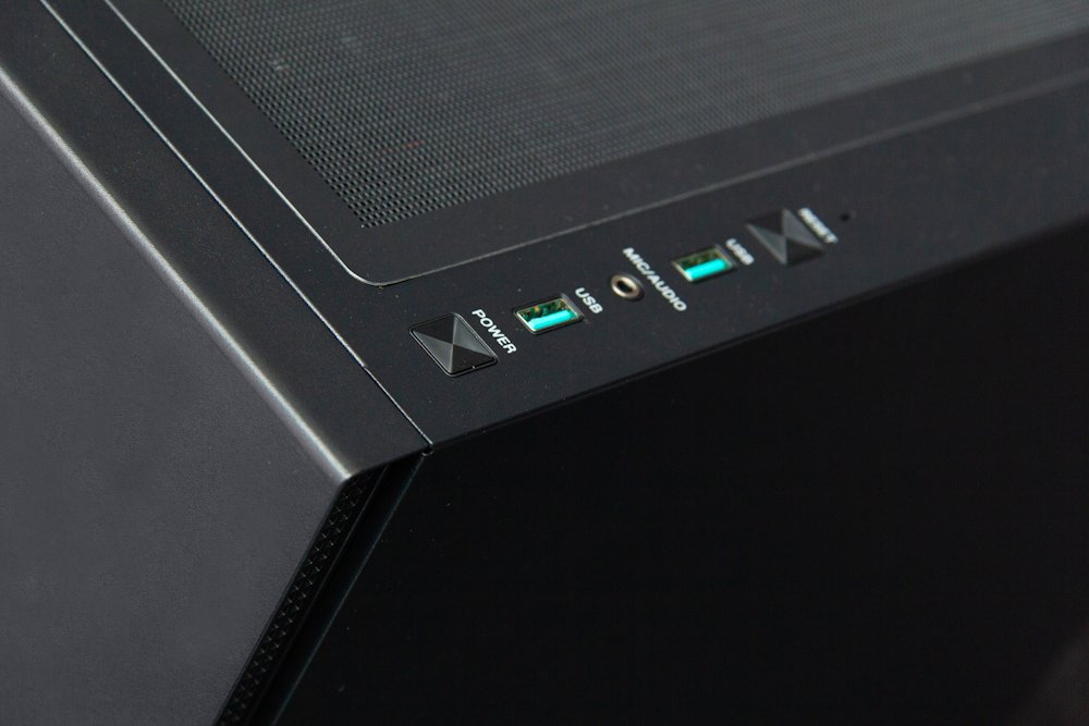 HAL3000 Master Gamer Elite Ti / Intel i7-14700F/ 32GB DDR5/ RTX 5070 Ti/ 2TB PCIe4 SSD/ WiFi/ W11