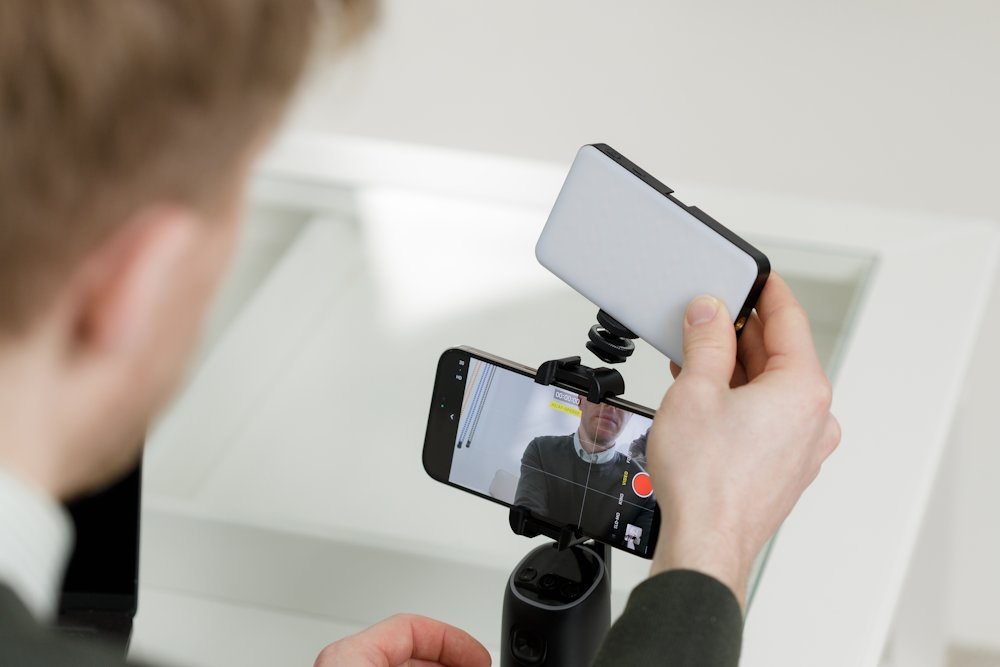 Rollei Stativ Easy Creator Desktop/ 23158/ AI Tracking: Inteligentní rozpoznávání obličeje