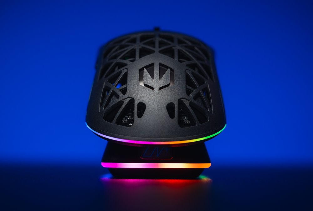 Endorfy myš LIV Plus Wireless / PAW3395 / Khail GM 8.0 / bezdrátová / ultralehká / dockovací stanice / černá