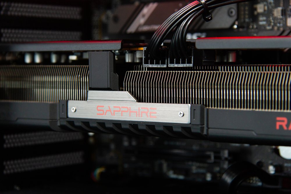 HAL3000 Alfa Gamer Pro XT / AMD Ryzen 7 7800X3D/ 32GB DDR5/ RX 9070 XT/ 2TB PCIe4 SSD/ WiFi/ W11