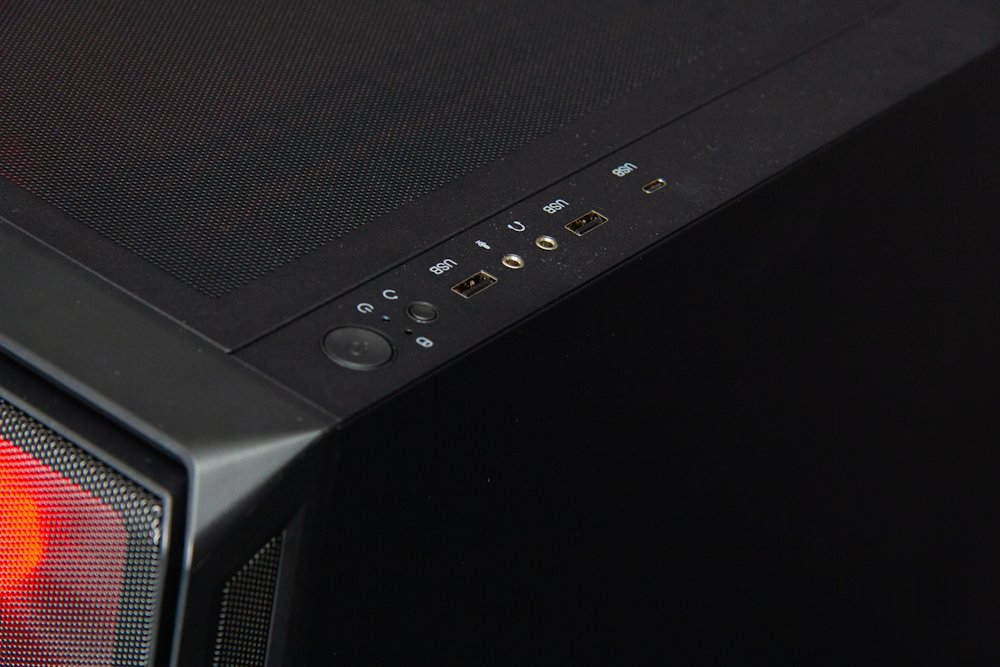 HAL3000 Alfa Gamer Pro XT / AMD Ryzen 7 7800X3D/ 32GB DDR5/ RX 9070 XT/ 2TB PCIe4 SSD/ WiFi/ W11