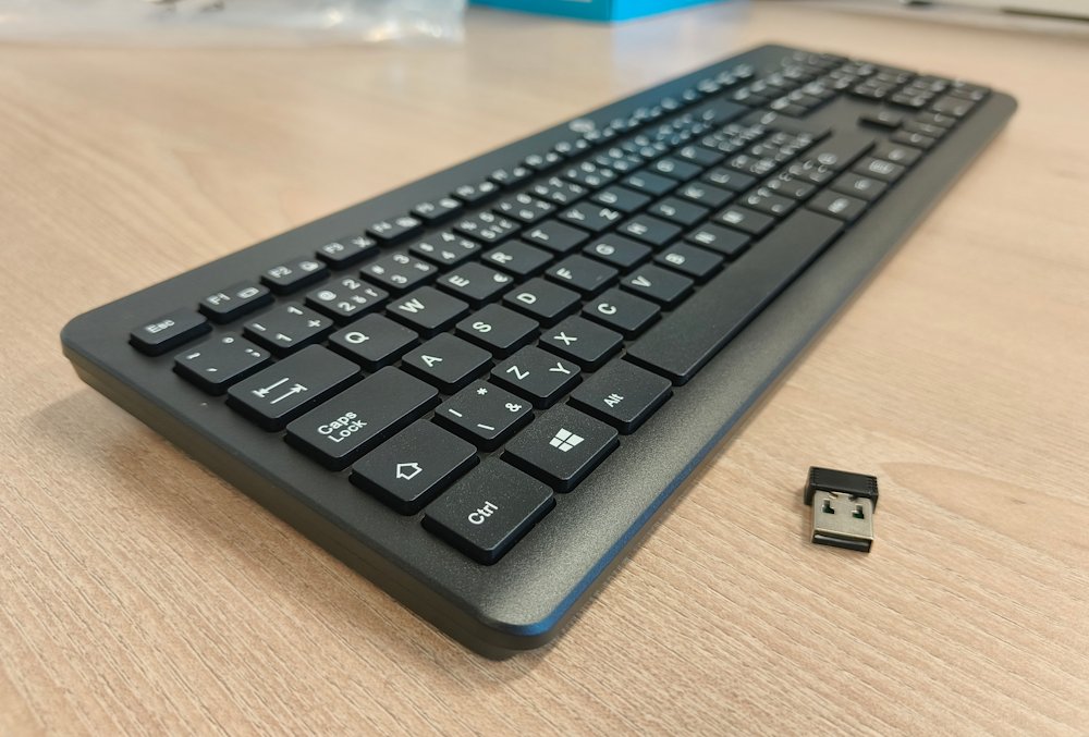 HP Bezdrátová klávesnice 230 CZ/SK