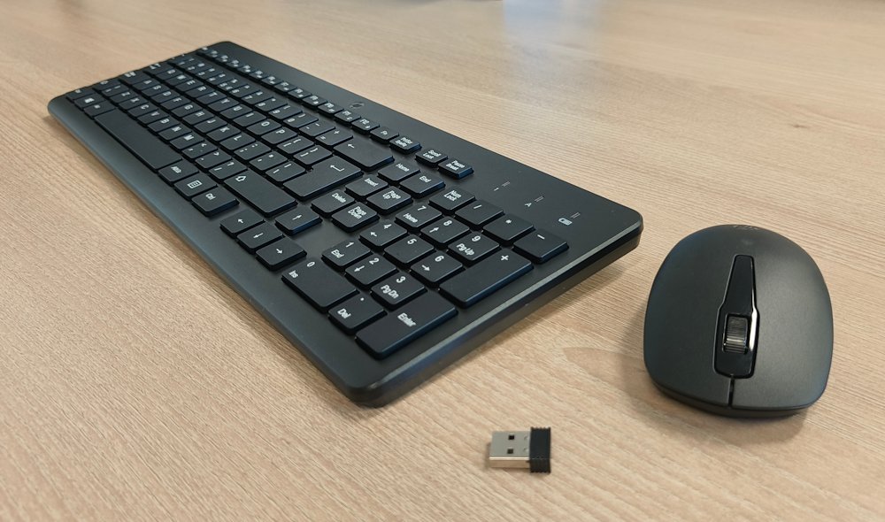 HP Bezdrátová klávesnice a myš HP 330