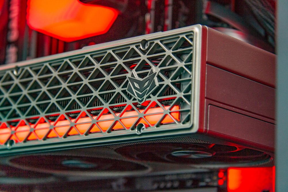 HAL3000 Alfa Gamer Elite XT / AMD Ryzen 7 9800X3D/ 64GB DDR5/ RX 9070 XT/ 2TB PCIe4 SSD/ WiFi/ W11