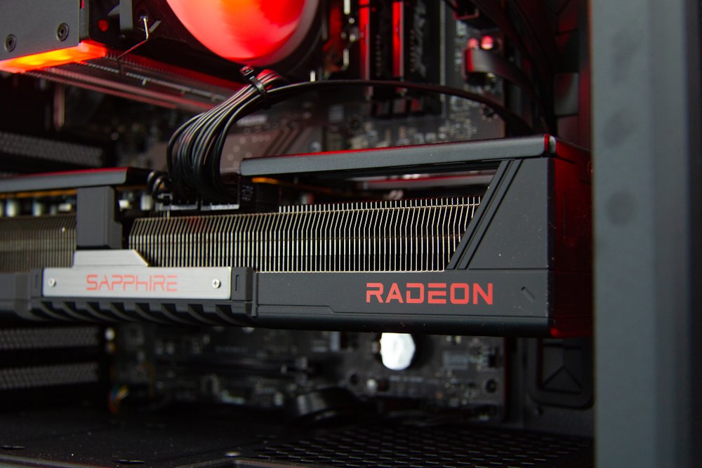 HAL3000 Alfa Gamer XT / AMD Ryzen 5 7600/ 32GB DDR5/ RX 9070 XT/ 2TB PCIe4 SSD/ WiFi/ W11