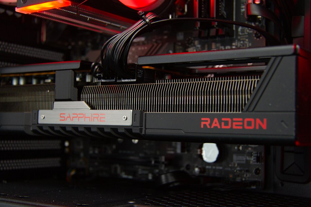 HAL3000 Alfa Gamer XT / AMD Ryzen 5 7600/ 32GB DDR5/ RX 9070 XT/ 2TB PCIe4 SSD/ WiFi/ W11