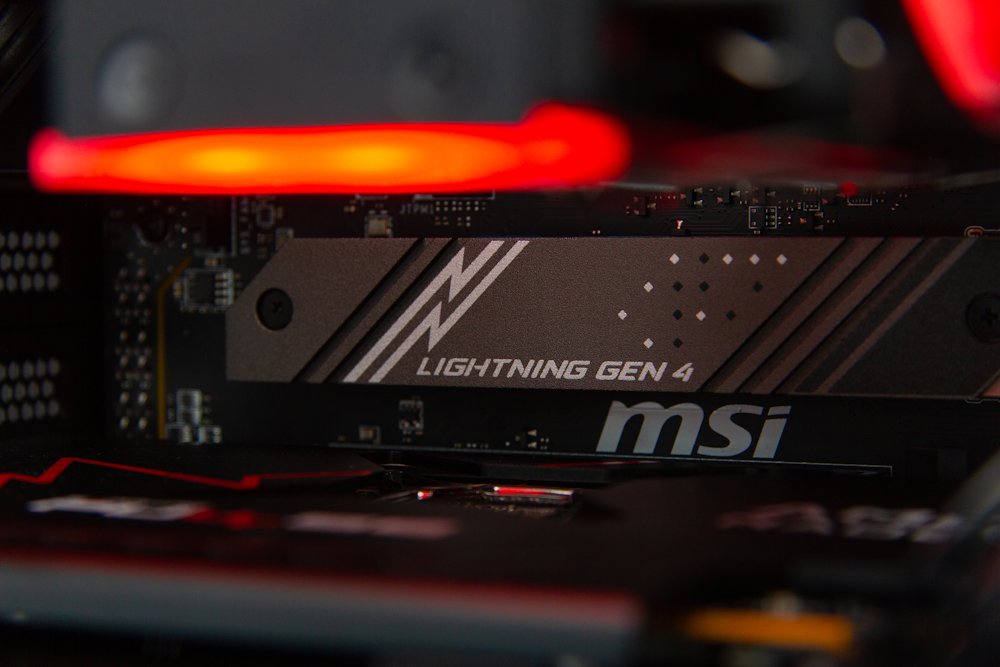 HAL3000 Alfa Gamer XT / AMD Ryzen 5 7600/ 32GB DDR5/ RX 9070 XT/ 2TB PCIe4 SSD/ WiFi/ W11