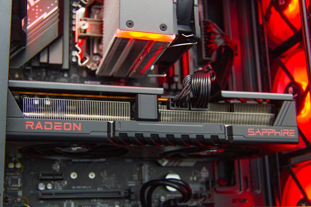 HAL3000 MČR Finale Pro / AMD Ryzen 5 7600/ 32GB DDR5/ RX 9070/ 1TB PCIe SSD/ WiFi/ W11