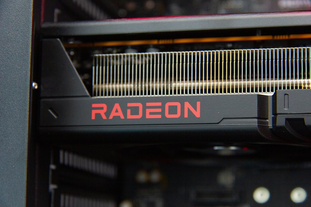 HAL3000 MČR Finale Pro / AMD Ryzen 5 7600/ 32GB DDR5/ RX 9070/ 1TB PCIe SSD/ WiFi/ W11