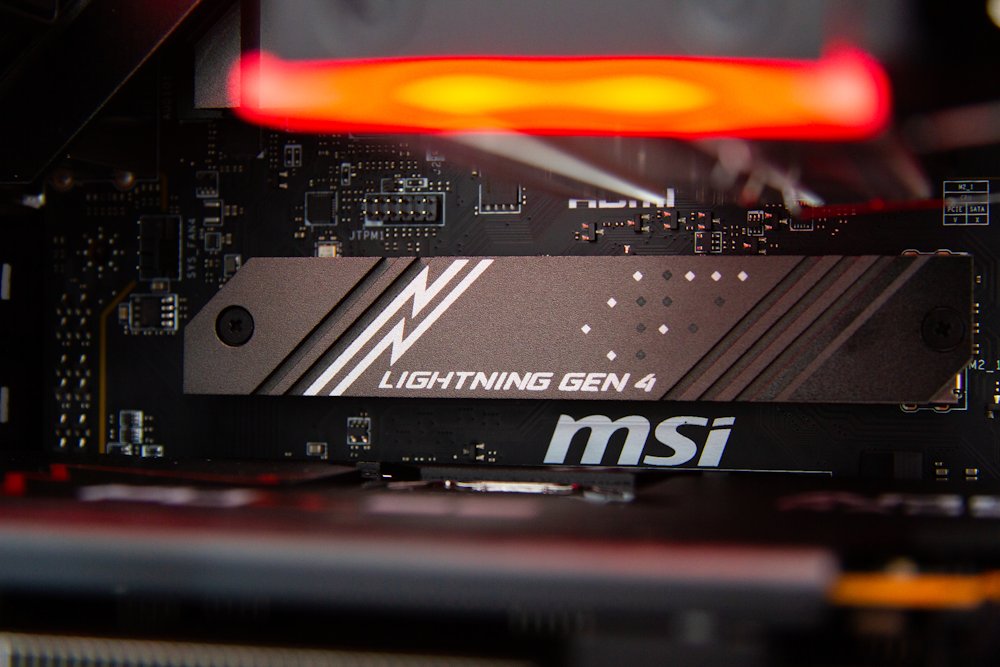 HAL3000 MČR Finale Pro / AMD Ryzen 5 7600/ 32GB DDR5/ RX 9070/ 1TB PCIe SSD/ WiFi/ W11