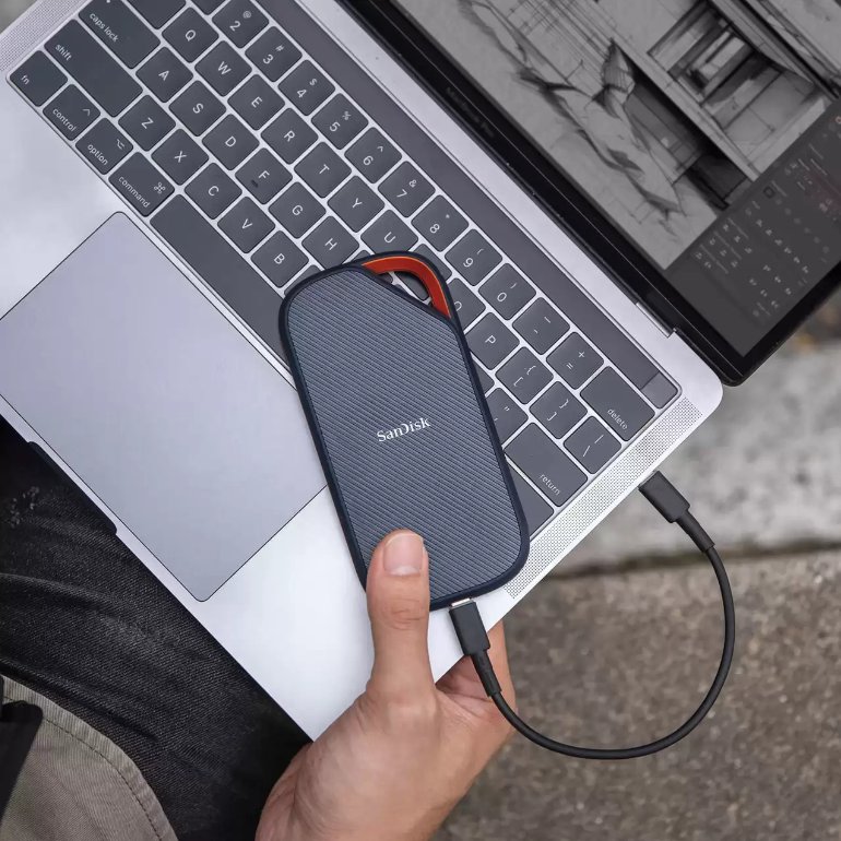 SanDisk Extreme PRO 4TB SSD / externí / USB Type-C / USB4 Gen 3x2 / 40Gbps / R: up to 3800 MB/s / W: 3700MB/s