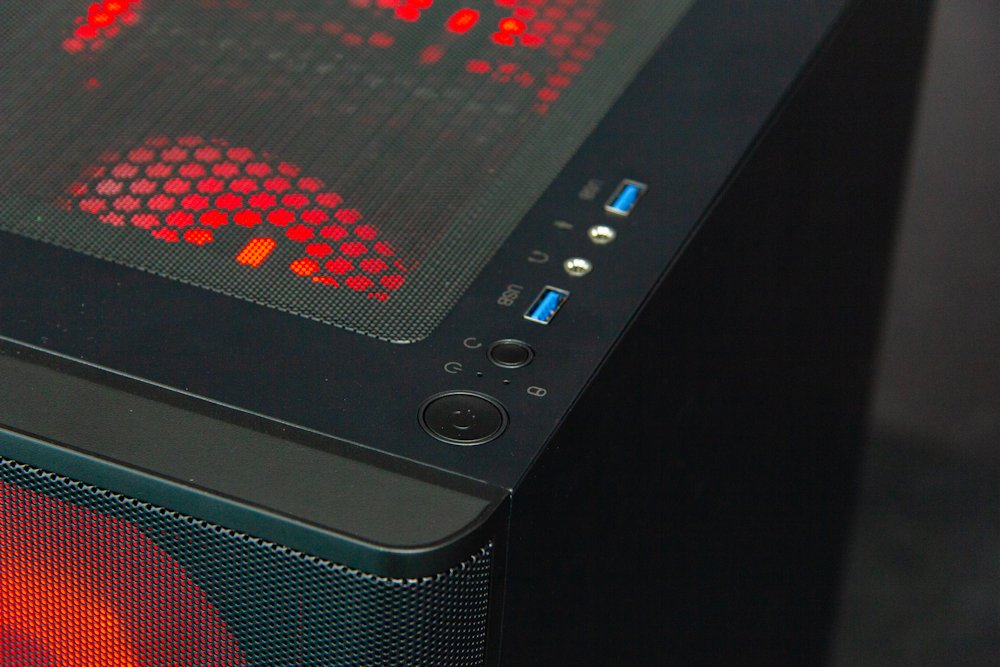 HAL3000 MČR Finale Pro / AMD Ryzen 7 5700X/ 32GB/ RTX 5070/ 1TB PCIe SSD/ WiFi/ W11