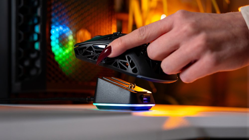 Endorfy dokovací stanice pro LIV a LIV Plus / USB port / RGB podsvícení / černá