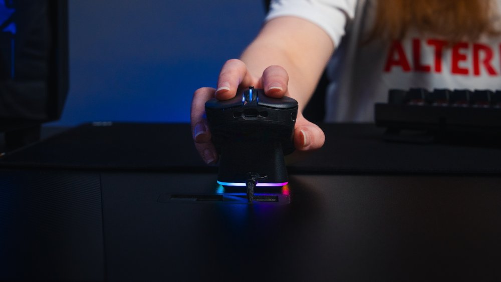 Endorfy dokovací stanice pro LIV a LIV Plus / USB port / RGB podsvícení / černá